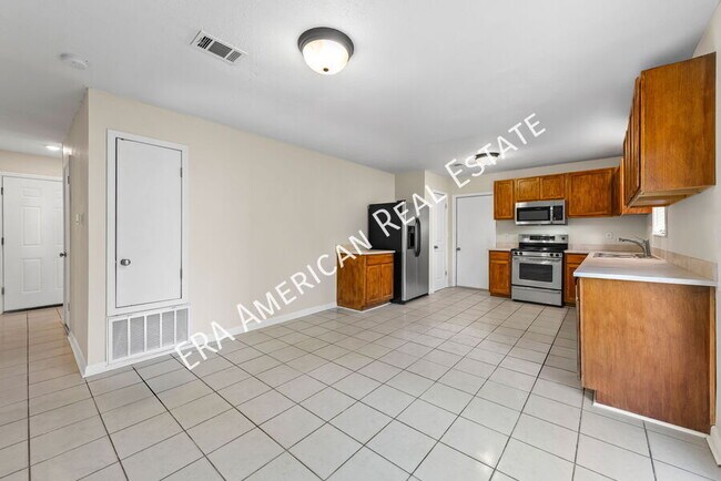 Building Photo - 1221 Albuquerque Cir