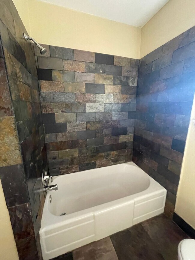 Building Photo - 7bed/6.5bath + 3 car garage and carport