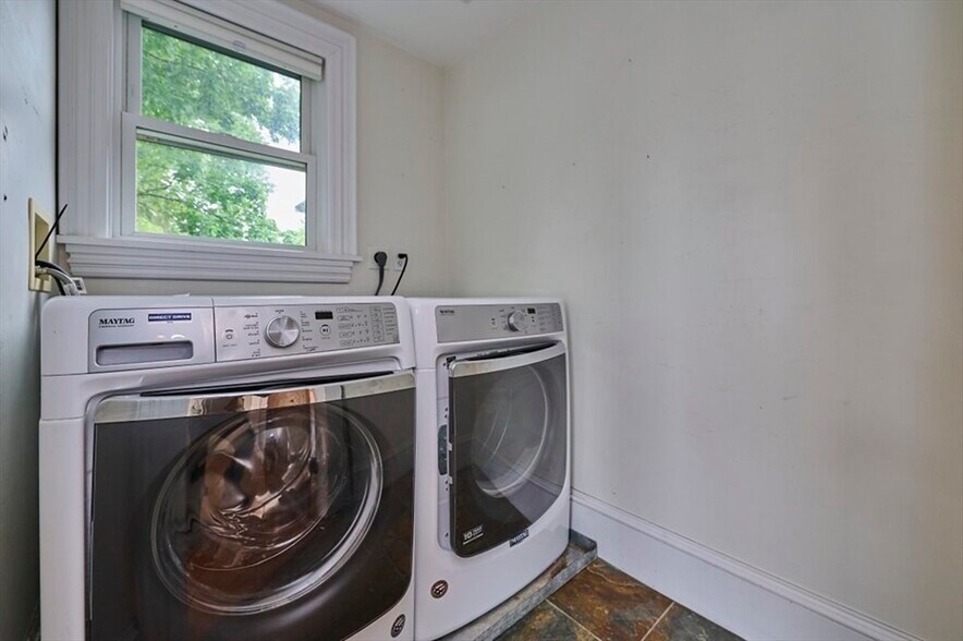 Building Photo - 16 Indiana Ter