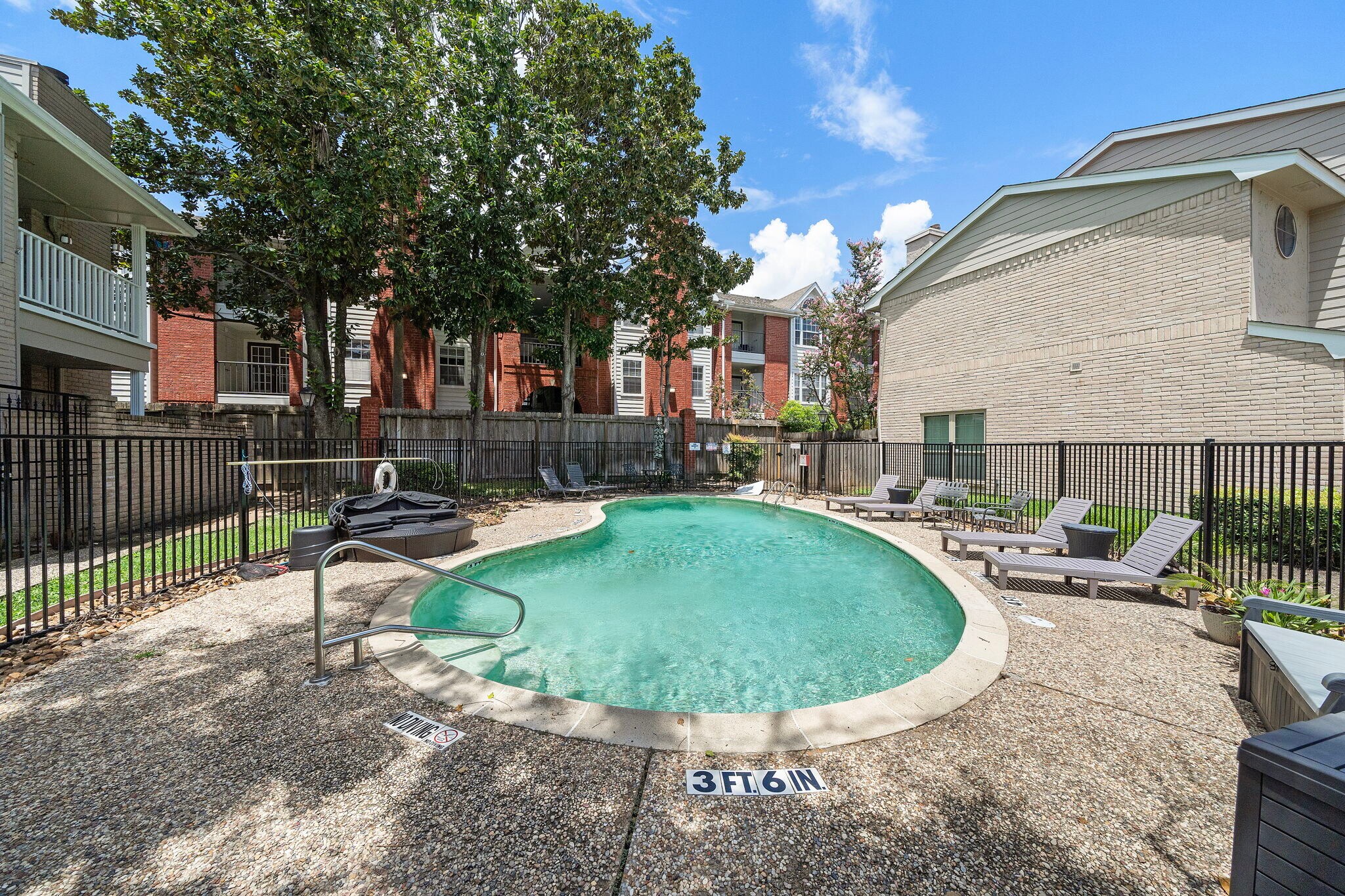 Building Photo - 2220 Bering Dr