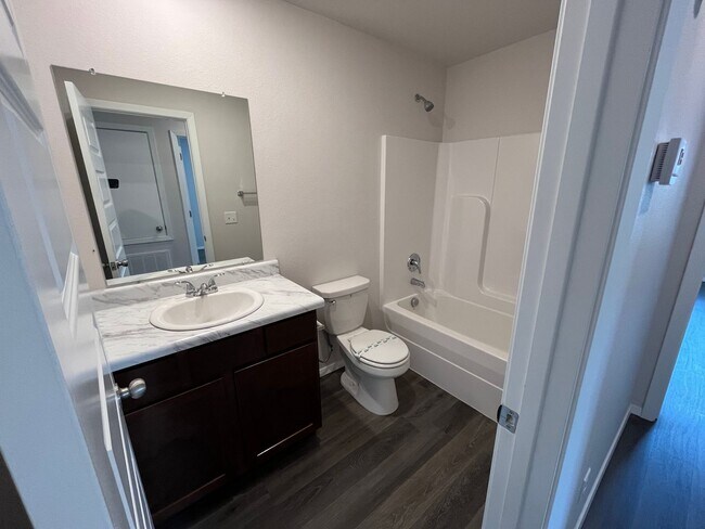 Building Photo - *NOW PRELEASING* Three Bedroom | Two Bath Home in Somerset