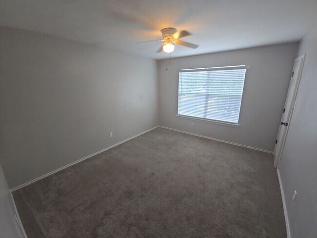 Building Photo - Cozy 3BR Home with Attached 2-Car Garage!!