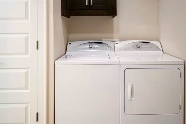 Building Photo - 212 SE A St