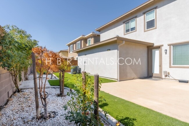 Building Photo - 312 E Liverno Ave