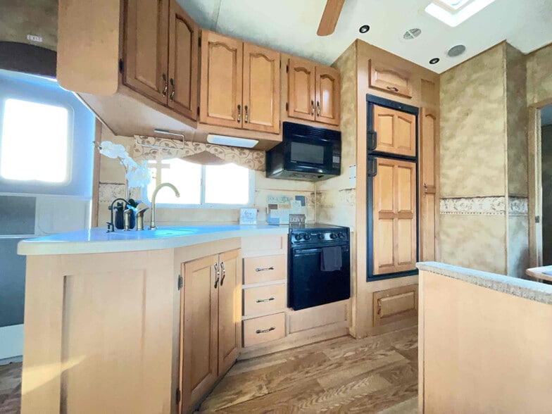 Building Photo - 210 San Antonio Cir