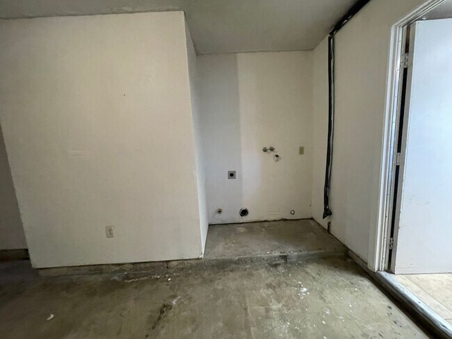 Building Photo - 20318 Thunderbird Rd