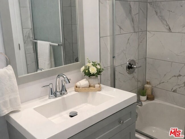 Building Photo - 4522 Mammoth Ave