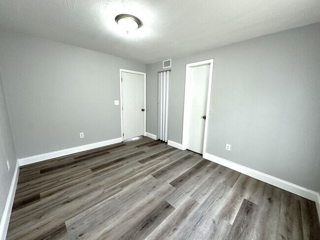 Building Photo - 2117 Mitchell Ct