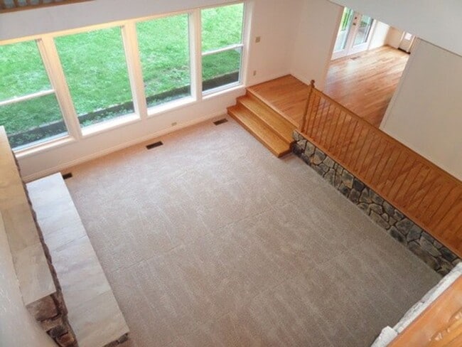 Building Photo - GREAT NEW PRICE! Gorgeous 6-Bedroom Home o...