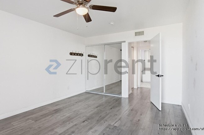 Building Photo - 4295 Vía Arbolada