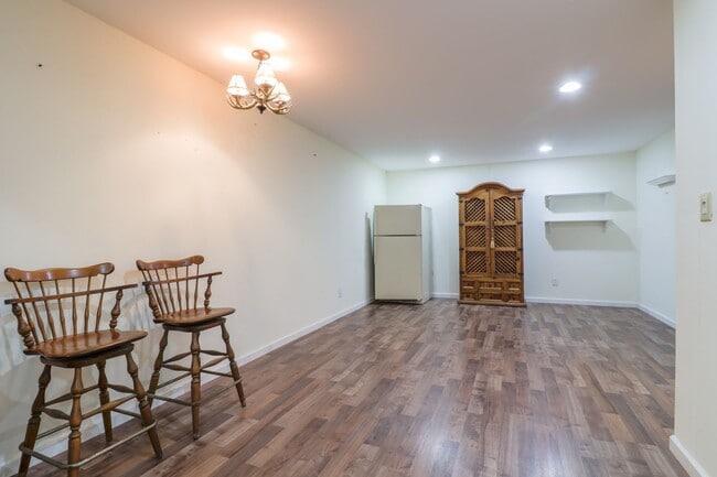 Building Photo - Montgomery- Nova