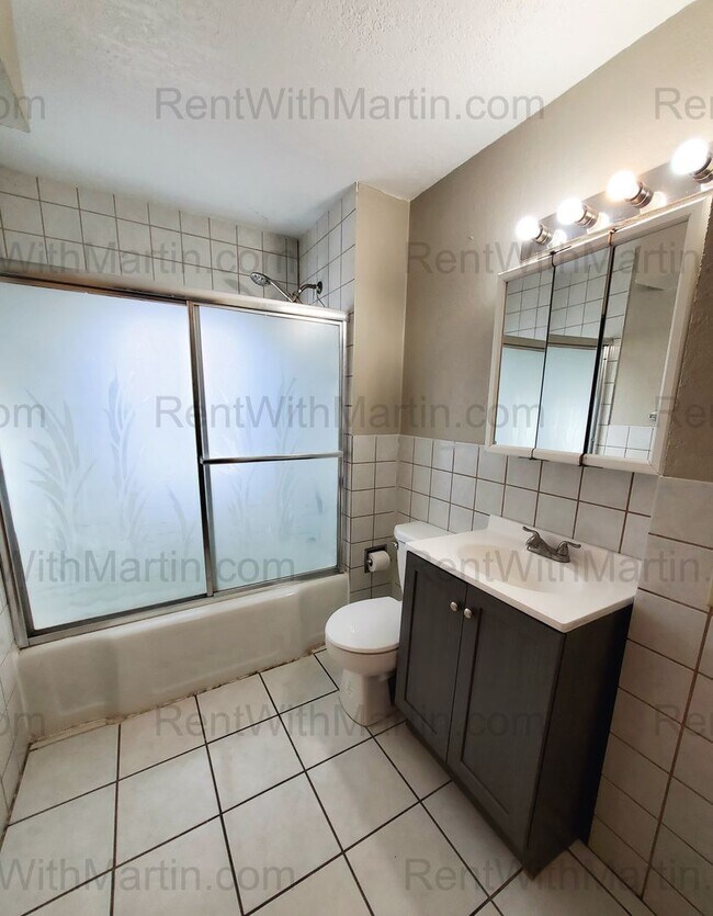 Building Photo - 1112-1114 Byron Ave