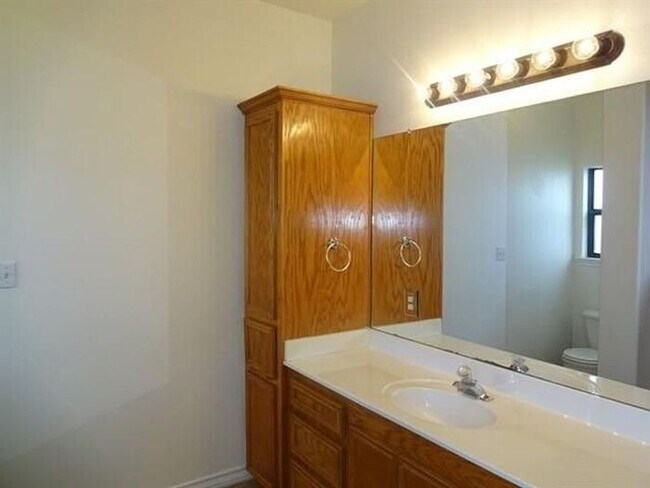 Building Photo - No App Fee. *