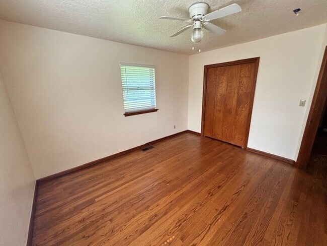 Building Photo - (3) Bed/(2) Bath with Storm Shelter and Mo...