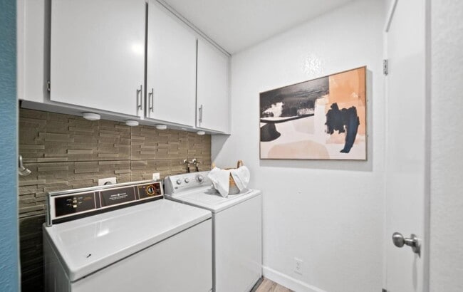 Building Photo - 906 La Barbera Dr