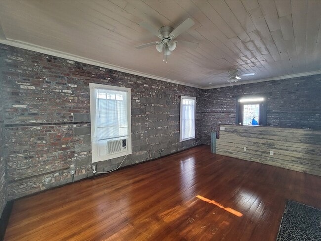 Building Photo - 1407 Broadway Avenue J