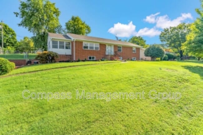 Building Photo - 217 Buckingham Dr