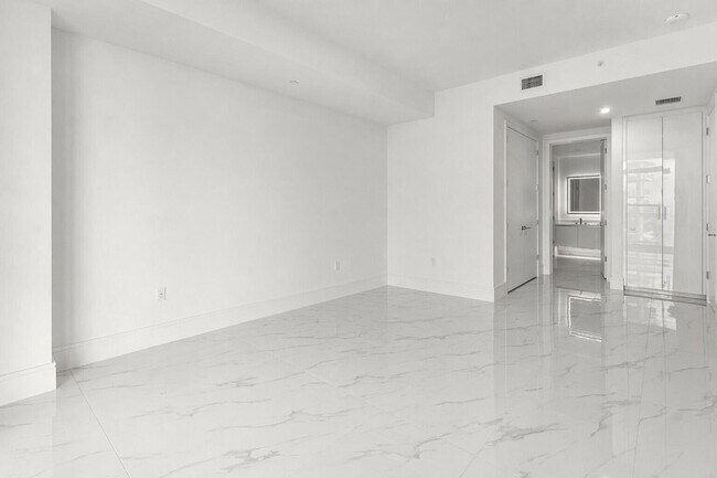 Building Photo - 220 Lake Shore Dr