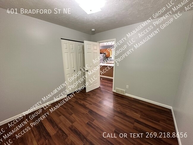 Building Photo - 401 Bradford St NE