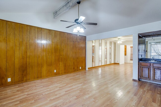 Building Photo - 3031 Las Vegas Trail