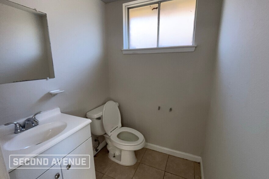 Building Photo - 3302 Charriton Dr