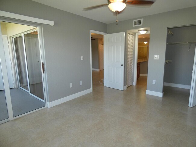 Building Photo - 2841 N Oakland Forest Dr