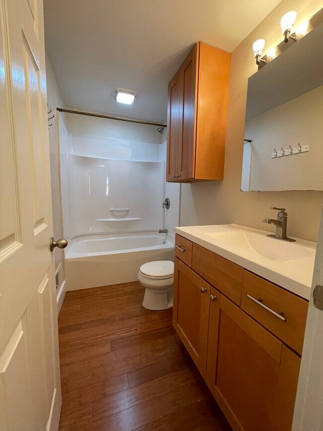 Building Photo - 524 7th Ave