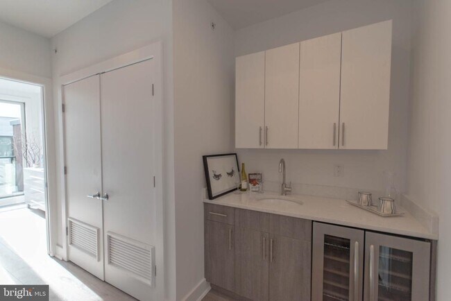 Building Photo - 105 Olive St