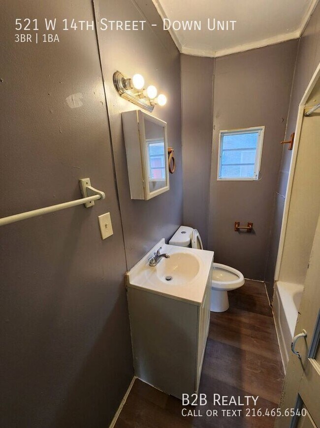 Building Photo - 521 W 14th St