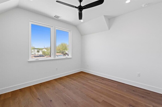 Building Photo - 710 Philco Dr