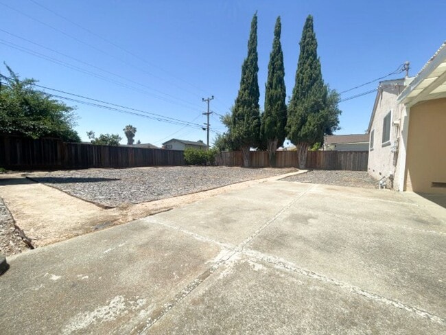 Building Photo - Desirable Home in the Mission San Jose Are...