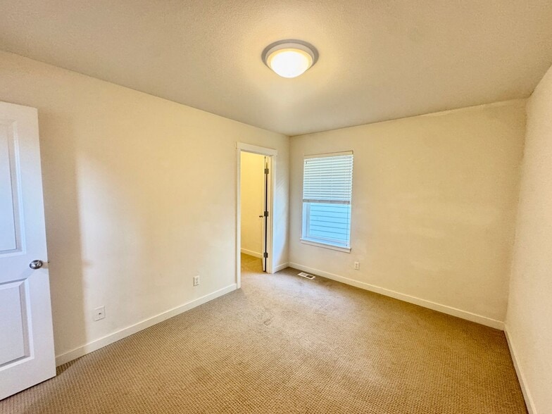 Building Photo - Sammamish Home.....