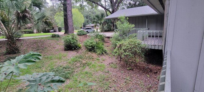 Building Photo - 3 Bedroom/ 2 Bath home in Black Acres(Close to UF)