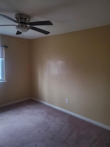 Building Photo - 41202 N Woodbury Green Dr