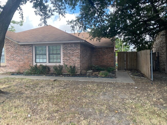 Building Photo - 670 W Warrior Trail