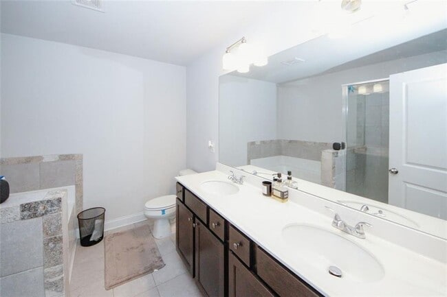 Building Photo - 10162 Benton Woods Dr