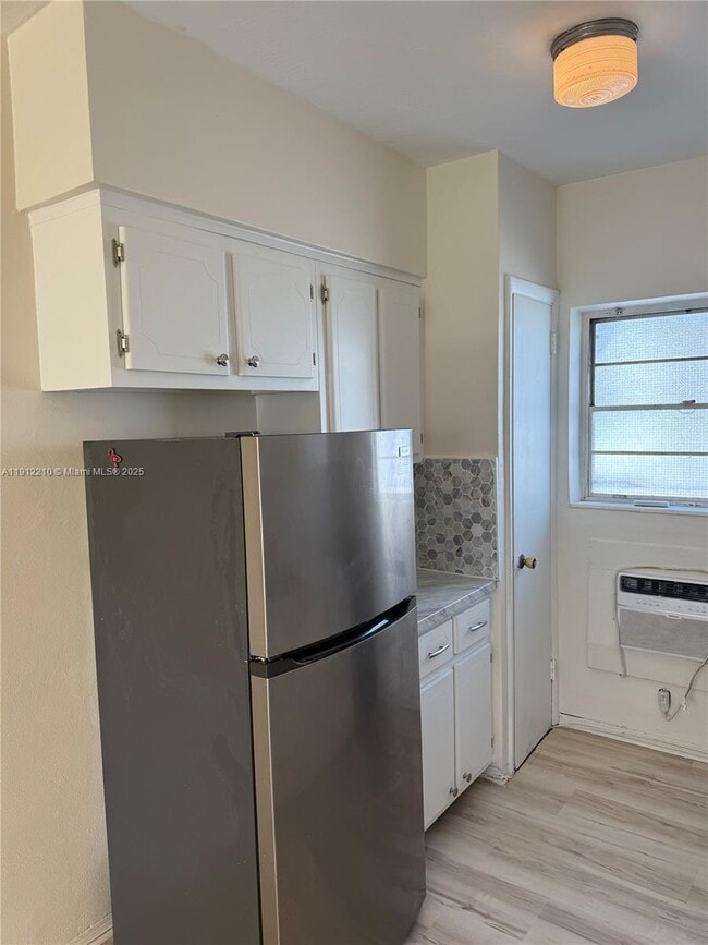 Building Photo - 8531 Harding Ave