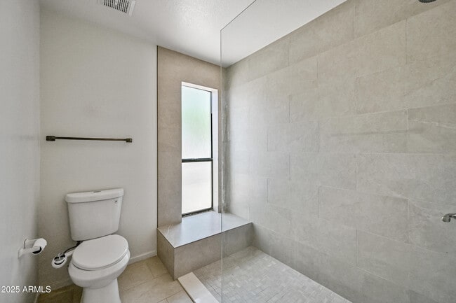 Building Photo - 1218 E Vinedo Ln
