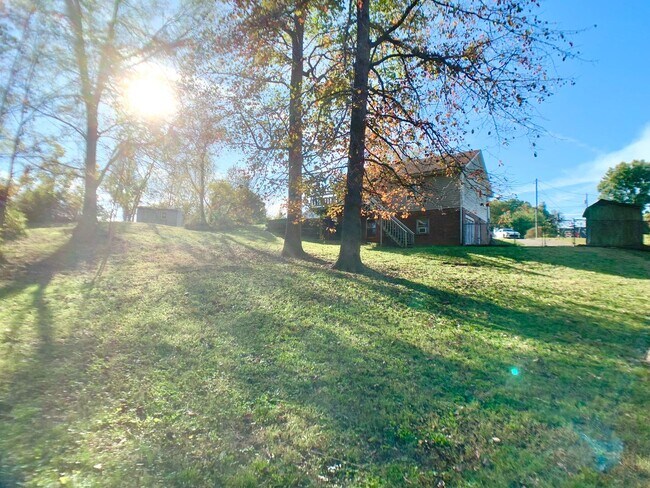 Building Photo - 3401 Oak Lawn Dr