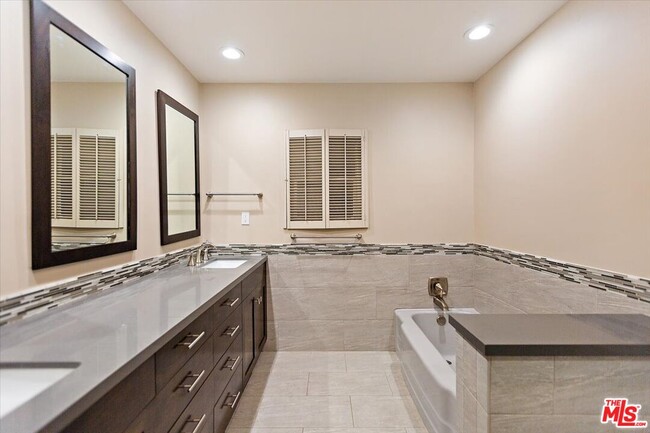 Building Photo - 15451 Longbow Dr