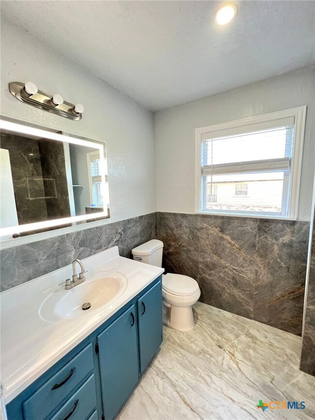 Building Photo - 805 Sissom Rd