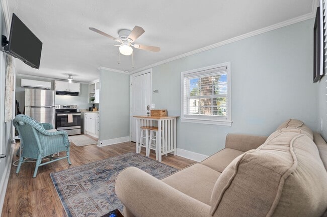 Building Photo - SNOWBIRD RENTAL- Pura Vida Cottage 4 Block...