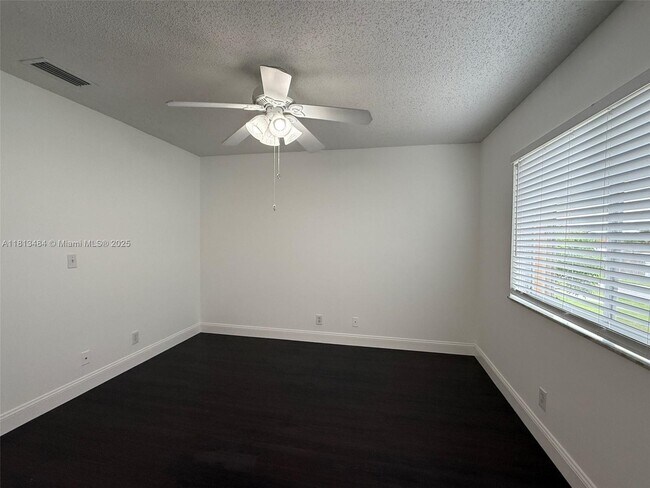Building Photo - 17432 SW 140th Ct