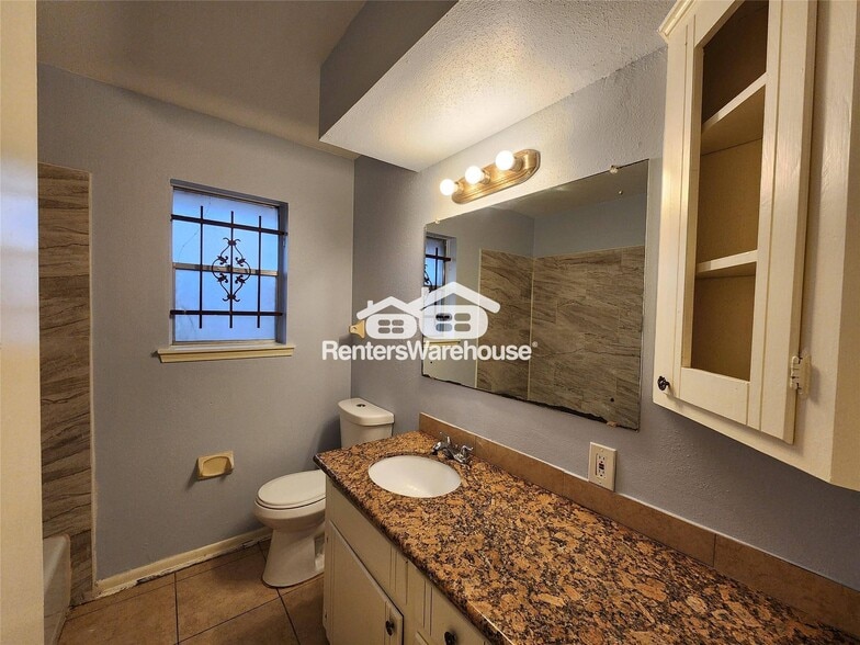 Building Photo - 9619 Guest St