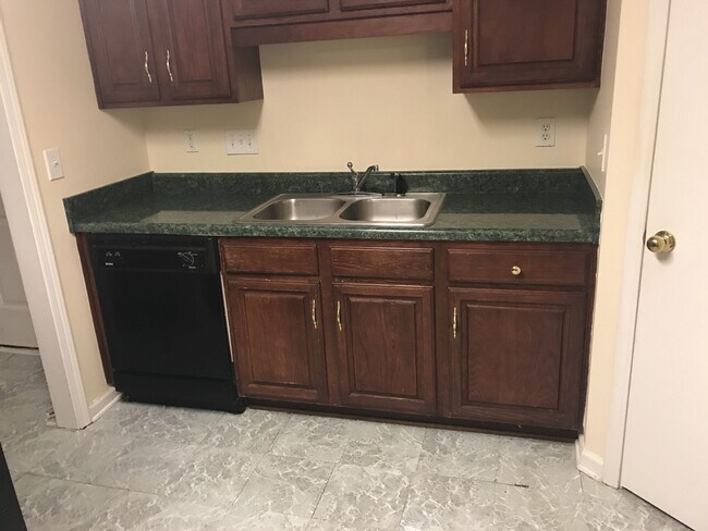 Building Photo - 3/2 in East Montgomery