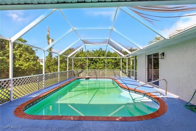 Building Photo - 830 Columbia St