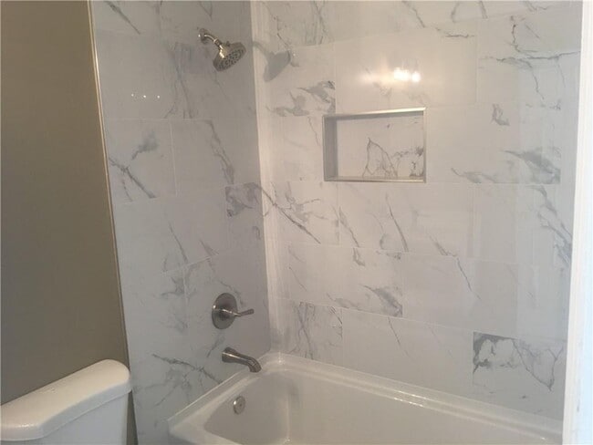 Building Photo - 335 Hamilton Ct