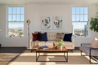 Building Photo - 702 Ash St