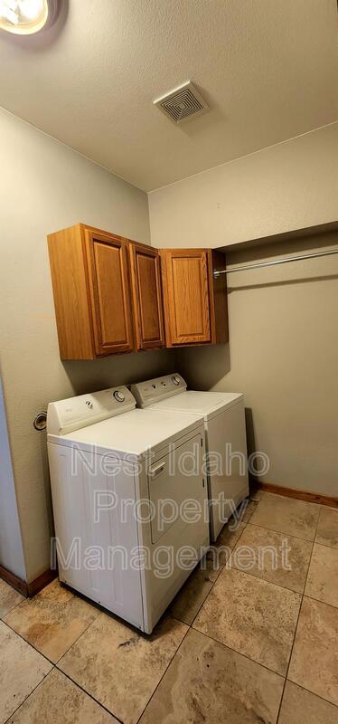 Building Photo - 518 S Benjamin Ave