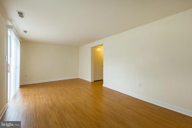 Building Photo - 734 Ivy League Ln
